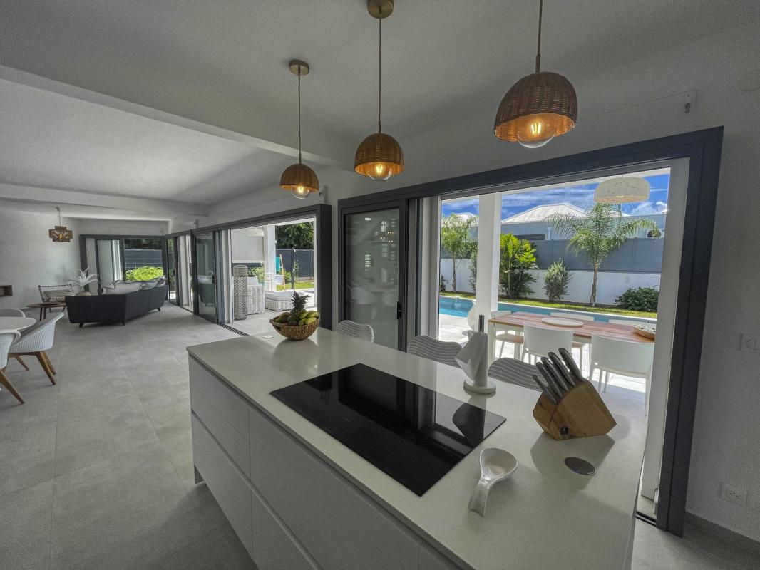 23 Location villa piscine accès plage Saint François Guadeloupe_cuisine
